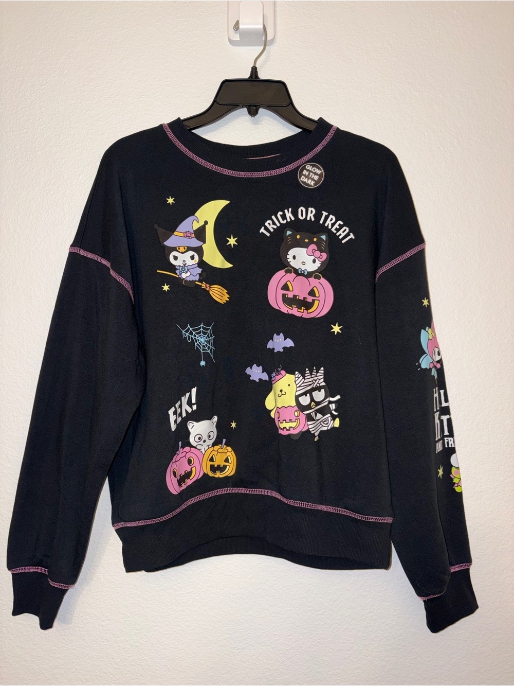 NWT Hello Kitty Friends Halloween Glow Dark Sweatshirt Small Sanrio